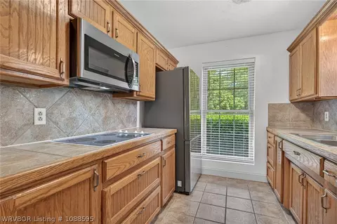 Kitchen - 2800 Kendall Ave, Fort Smith, AR 72918 photo 2 of 7