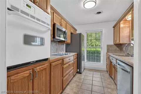 Kitchen - 2800 Kendall Ave, Fort Smith, AR 72918 photo 3 of 7