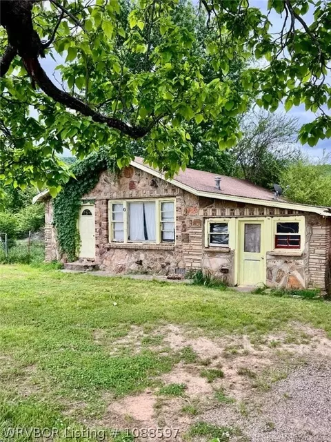 1200 N 2nd St, Ozark, AR 72949