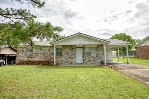 104 B St, Spiro, OK 74959