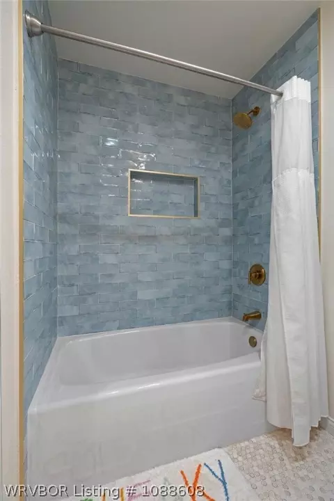 Bath - 3100 Jackson St, Fort Smith, AR 72903 photo 3 of 7