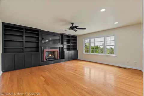 Living - 3100 Jackson St, Fort Smith, AR 72903 photo 1 of 3