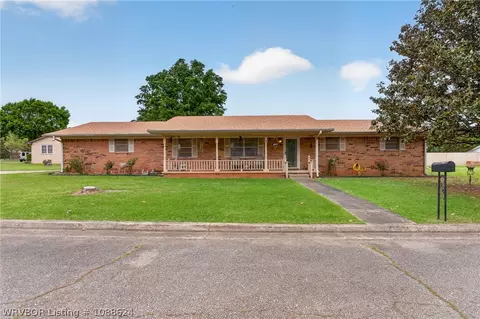 104 Wedgewood Dr, Poteau, OK 74953