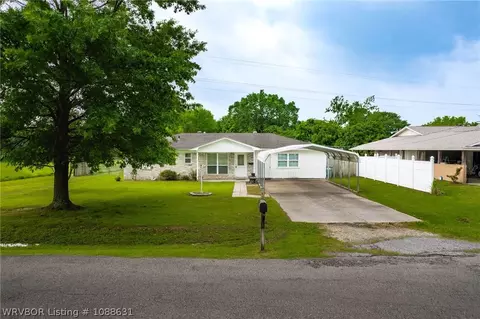 616 Sequoyah Dr, Sallisaw, OK 74955