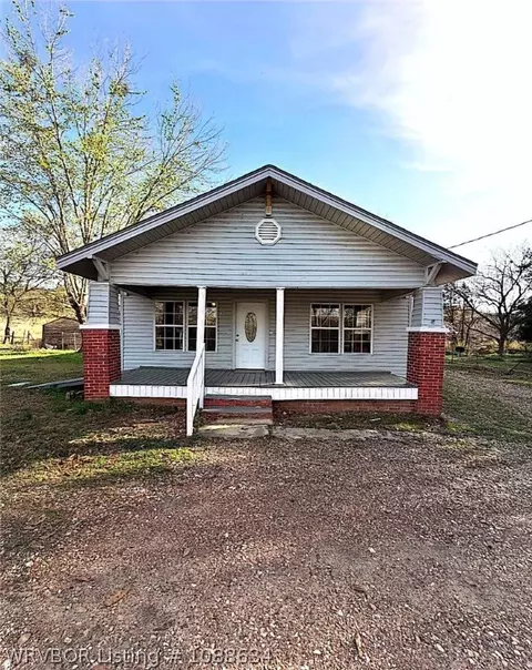 210 E Brown St, Paris, AR 72855