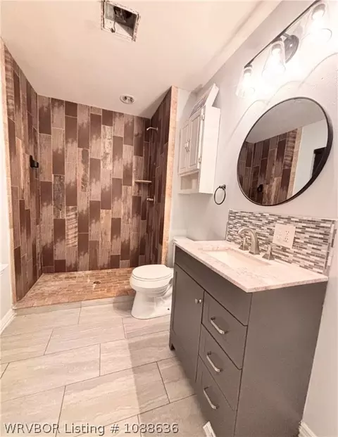 Bath - 505 E 2nd St, Hartford, AR 72938 photo 2 of 4