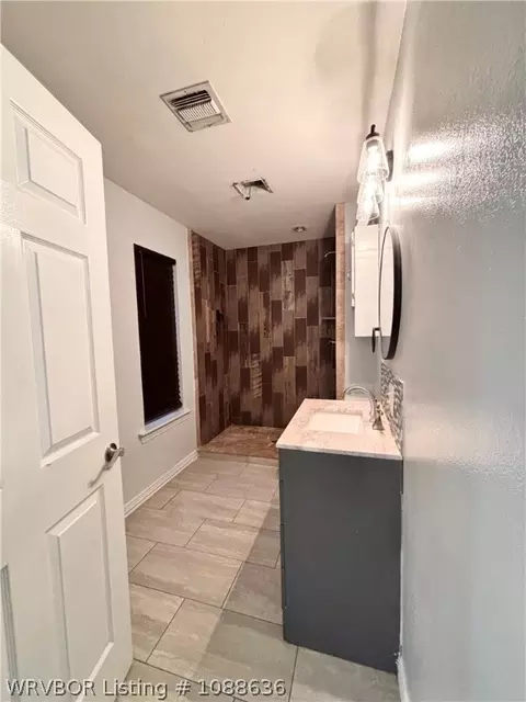 Bath - 505 E 2nd St, Hartford, AR 72938 photo 1 of 4