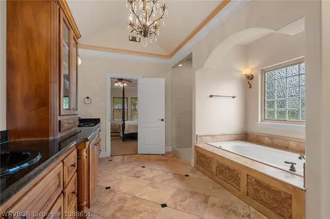 Bath - 6800 Hunter Crossing Dr, Fort Smith, AR 72916 photo 4 of 9