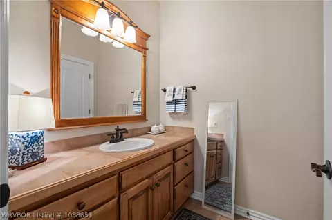Bath - 6800 Hunter Crossing Dr, Fort Smith, AR 72916 photo 8 of 9