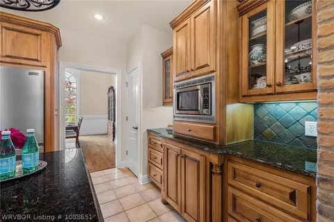 Kitchen - 6800 Hunter Crossing Dr, Fort Smith, AR 72916 photo 5 of 7
