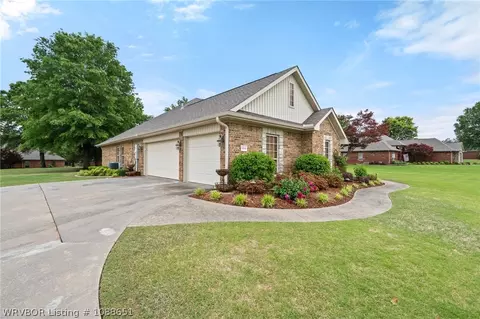 Exterior - 6800 Hunter Crossing Dr, Fort Smith, AR 72916 photo 7 of 11