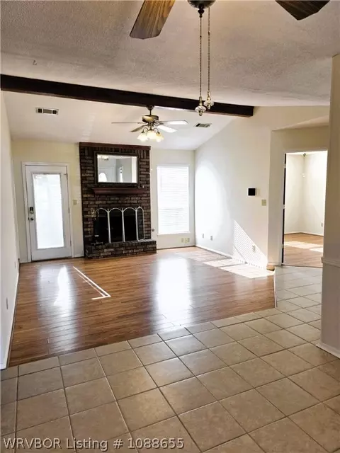 Living - 95 Easley Loop, Greenwood, AR 72936 photo 2 of 5