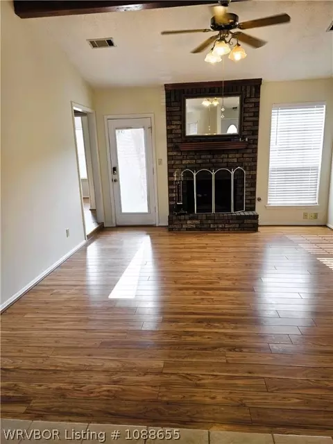 Living - 95 Easley Loop, Greenwood, AR 72936 photo 3 of 5