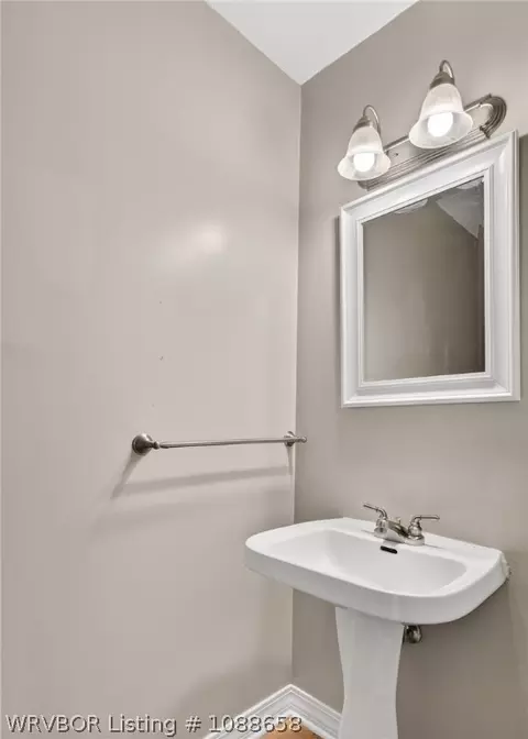 Bath - 9717 Thistle Ct, Fort Smith, AR 72908 photo 1 of 6