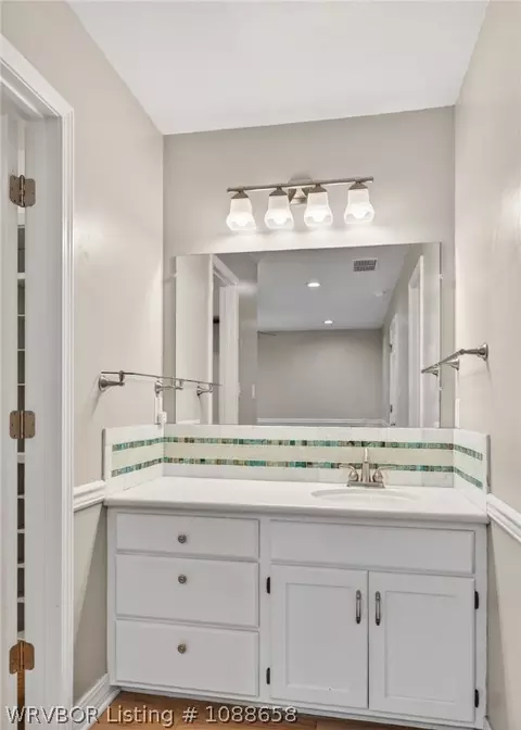 Bath - 9717 Thistle Ct, Fort Smith, AR 72908 photo 2 of 6