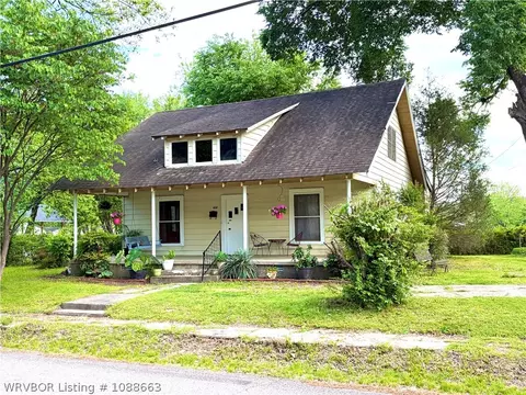 409 NW 1st St, Atkins, AR 72823
