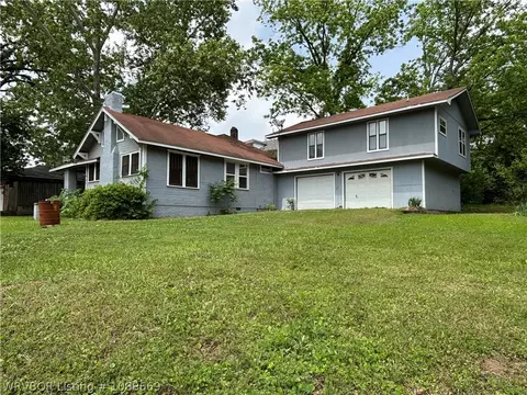 15 Chism St, Paris, AR 72855