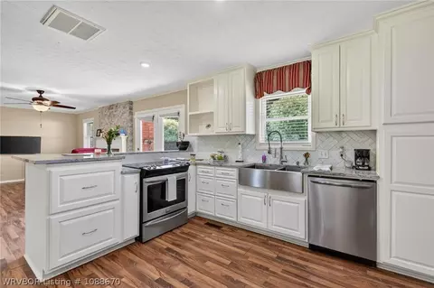 Kitchen - 2900 Boston St, Fort Smith, AR 72901 photo 2 of 7