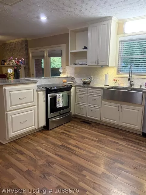 Kitchen - 2900 Boston St, Fort Smith, AR 72901 photo 5 of 7
