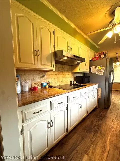 Kitchen - 8405 Meadow Dr, Fort Smith, AR 72908 photo 3 of 3