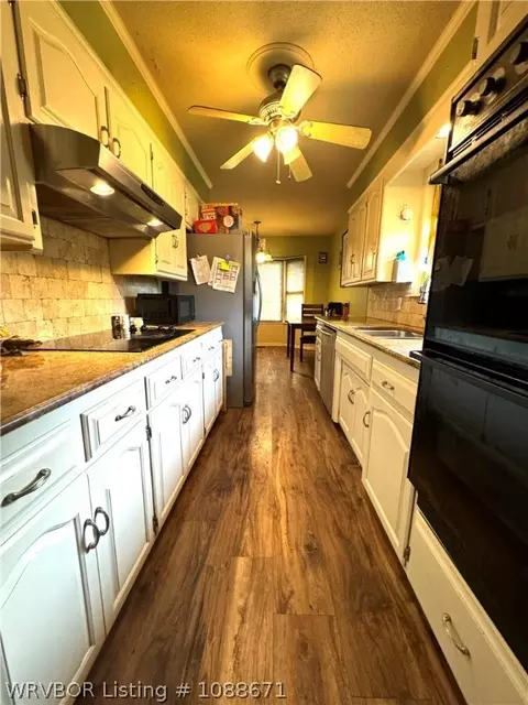 Kitchen - 8405 Meadow Dr, Fort Smith, AR 72908 photo 1 of 3