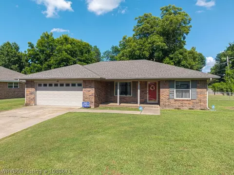 8405 Meadow Dr, Fort Smith, AR 72908