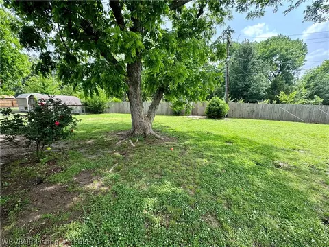 Exterior - 8405 Meadow Dr, Fort Smith, AR 72908 photo 5 of 6