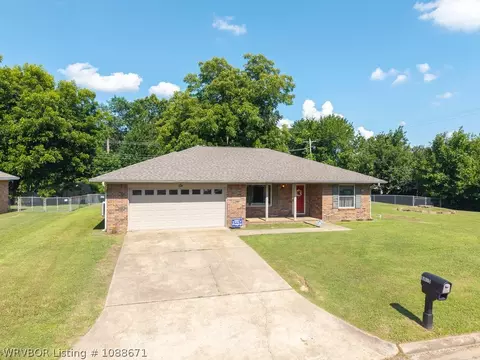 Exterior - 8405 Meadow Dr, Fort Smith, AR 72908 photo 2 of 4