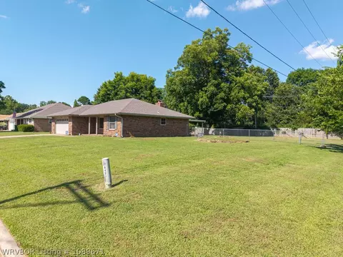 Exterior - 8405 Meadow Dr, Fort Smith, AR 72908 photo 3 of 4