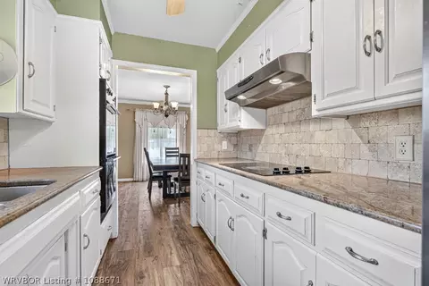 Kitchen - 8405 Meadow Dr, Fort Smith, AR 72908 photo 3 of 6
