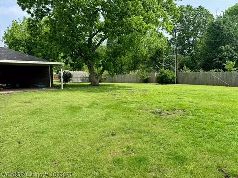 Exterior - 8405 Meadow Dr, Fort Smith, AR 72908 photo 4 of 6