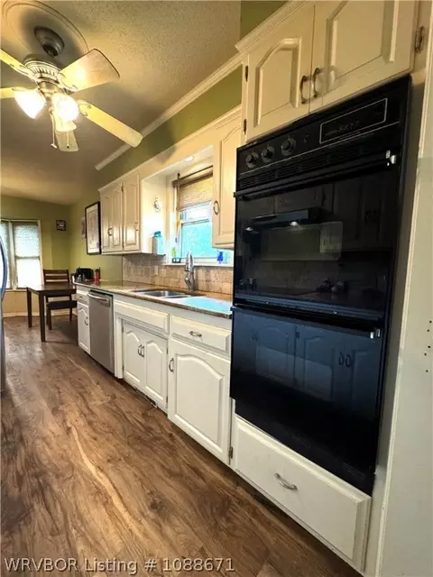 Kitchen - 8405 Meadow Dr, Fort Smith, AR 72908 photo 2 of 3