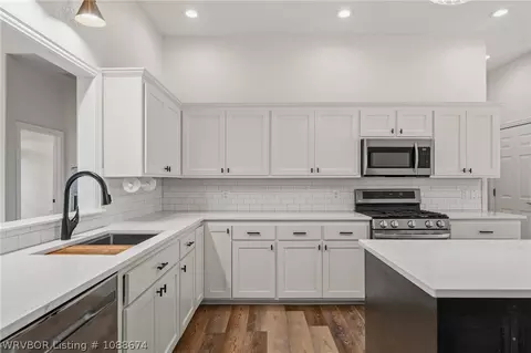 Kitchen - 3819 Tpc Dr, Alma, AR 72921 photo 4 of 4