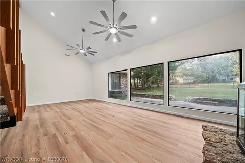 Living - 9609 Jenny Lind Rd, Fort Smith, AR 72908 photo 4 of 5