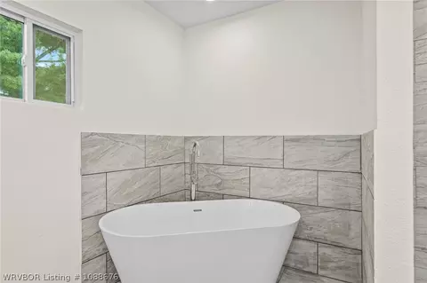 Bath - 9609 Jenny Lind Rd, Fort Smith, AR 72908 photo 6 of 6