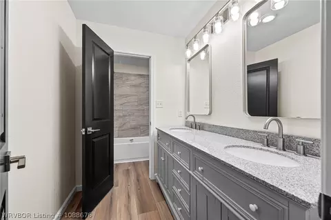 Bath - 9609 Jenny Lind Rd, Fort Smith, AR 72908 photo 2 of 6