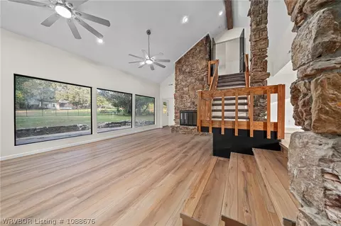 Living - 9609 Jenny Lind Rd, Fort Smith, AR 72908 photo 3 of 5