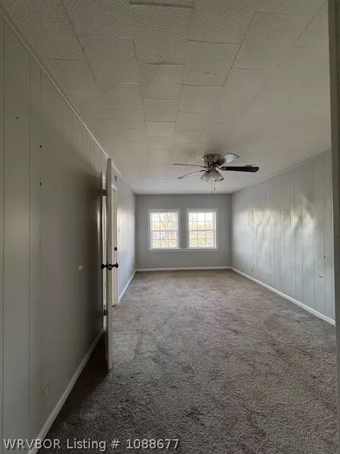 Bedroom - 18006 Highway 45, Hackett, AR 72937 photo 2 of 4