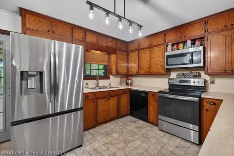 Kitchen - 10448 E State Highway 22, Paris, AR 72855 photo 2 of 3