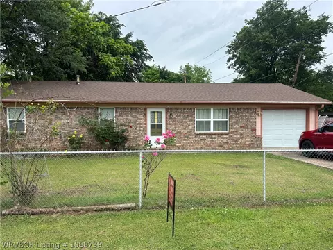 904 S Witte St, Poteau, OK 74953