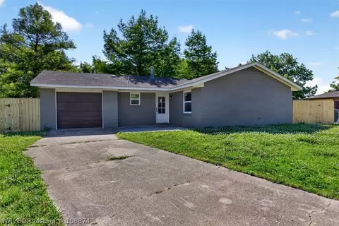 218 N Summer Cir, Sallisaw, OK 74955