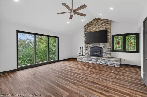 Living - 2709 Heather Oaks Way, Fort Smith, AR 72908 photo 3 of 4