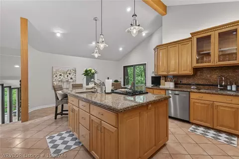 Kitchen - 2709 Heather Oaks Way, Fort Smith, AR 72908 photo 2 of 4