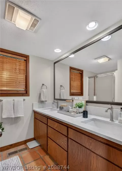Bath - 2709 Heather Oaks Way, Fort Smith, AR 72908 photo 6 of 7