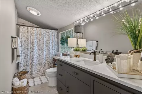 Bath - 2709 Heather Oaks Way, Fort Smith, AR 72908 photo 5 of 7