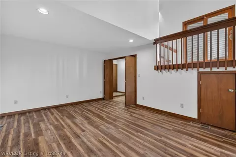 Living - 2709 Heather Oaks Way, Fort Smith, AR 72908 photo 2 of 4