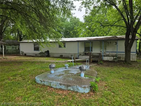308 5th St, Spiro, OK 74959
