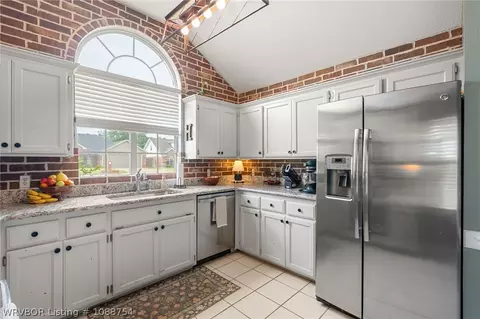 Kitchen - 5709 Chapen Dr, Fort Smith, AR 72916 photo 2 of 3