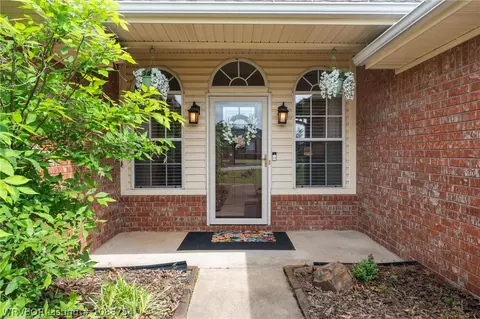 Entry Way - 5709 Chapen Dr, Fort Smith, AR 72916 photo 1 of 4