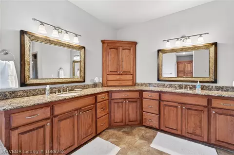 Bath - 6901 E Rye Hill Rd, Fort Smith, AR 72916 photo 1 of 4